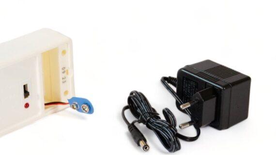 Maison Aurouze Repousseur à ultrasons pile et secteur chargeur pile